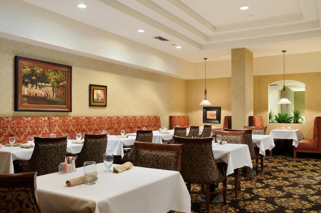 Ramada Plaza Hotel Columbus Restaurant foto